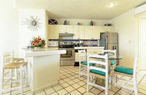 Centro Condo | Beachfront Condo · Rooftop Terrace & Ocean Views