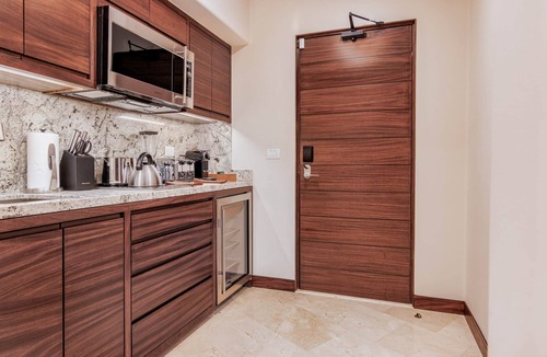 Cabo San Lucas Condo | Beachfront Luxury Studio Suite in Exclusive Diamante Golf