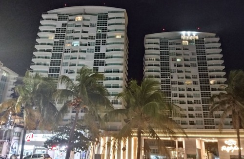 Punta Cancun Condo | Beachfront Luxury SkyVilla-Summer Sale up to 50% Off!