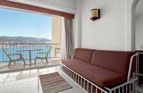 Club Deportivo Hotel | Beachfront Suite at Hotel Torres Gemelas