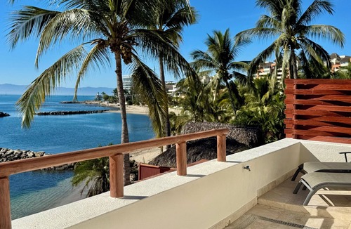 La Cruz de Huanacaxtle House | Beachfront Villa at Punta Esmeralda