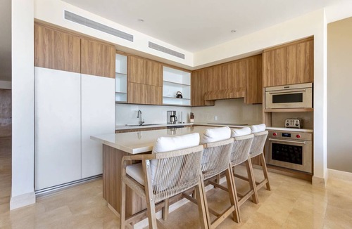 La Cruz de Huanacaxtle Condo | Beachfront Modern Luxury W/Pool! Sleeps 16!