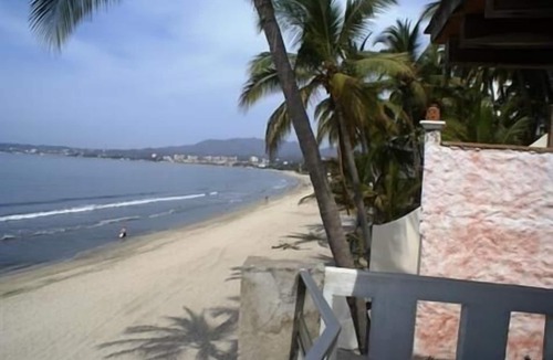 Bucerias Condo | BEACHFRONT on a Budget! ~ Condo Sereno ~ Low Beachfront Rate!