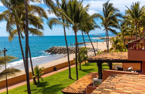 South Hotel Zone Apartment | Beachfront Paradise, 5-bdr, 3-bath, Resort Access