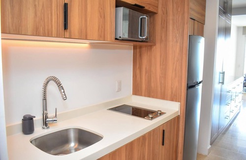 Las Glorias Condo | Beachfront Studio at Harbor 171, Puerto Vallarta – Ocean Views & Pool + Beach!