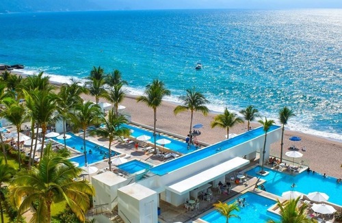 Las Glorias Condo | Beachfront Studio at Harbor 171, Puerto Vallarta – Ocean Views & Pool + Beach!
