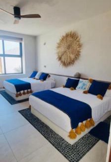 Zihuatanejo House | Beachfront White Villa in Playa Blanca