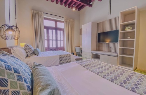 El Carmen House | Beautiful double suite in an old house with contemporary restoration.