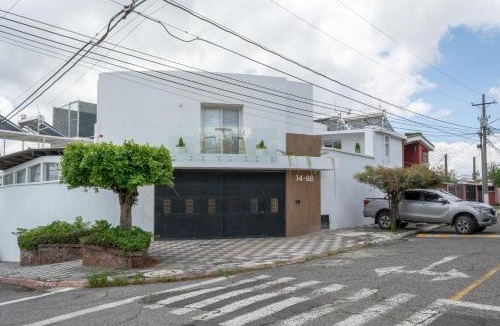 Zona 7 Apartment | Beautiful and Bright Apt 7 with Balcony near Miraflores