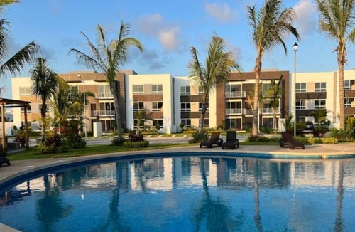 Granjas del Marques Condo | Beautiful apartment with beach club and private patio