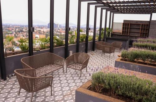 Granada Apartment | Beautiful apartment near Hospital Español and squares