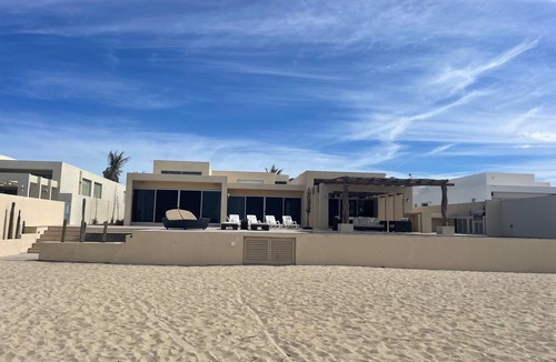 La Ribera Villa | Beautiful Beachfront Villa