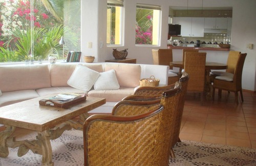Zihuatanejo Villa | Beautiful beachfront home, infinity pool on spectacular Pacific Ocean bay.