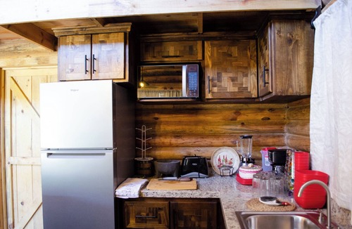 San Antonio de Las Alazanas Cabin | Beautiful cabin for family stays or romantic dinners as a couple.