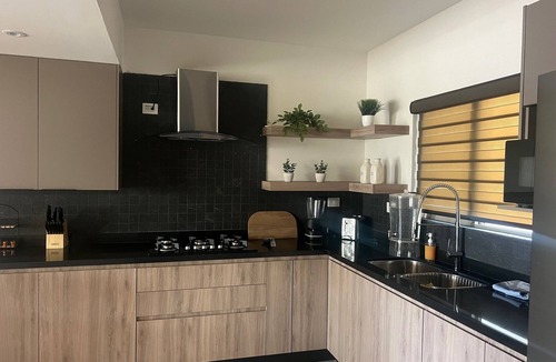 Juarez Municipality House | Beautiful clean house very close to the consulate!