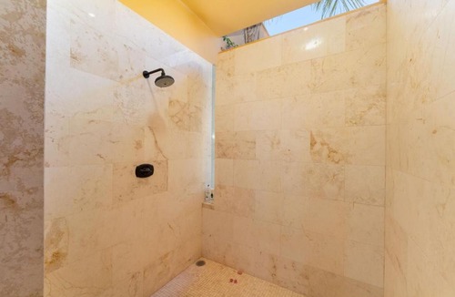 Nopolo House | Beautiful custom Home Amazing Ocean View