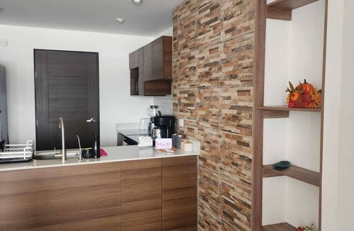Zona 13 Apartment | Beautiful apartment with 2 free parking spaces, 5 min from the airport, super comfortable.