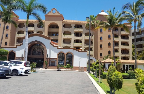 San Jose del Cabo Condo | Beautiful Oceanfront Coral Baja Condo with walking distance to Costa Azul Beach