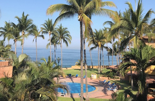 Diaz Ordaz Condo | Beautiful oceanfront condo amid the palms of Los Tules