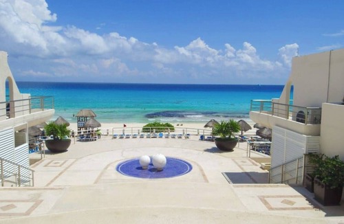 Zona Hotelera Apartment | Beautiful ocean view front villa balconny turquoise sea swim