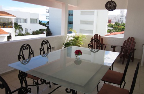 Punta Cancun Condo | Best Beach in Cancun! Beachscape Villa in Hotel Zone