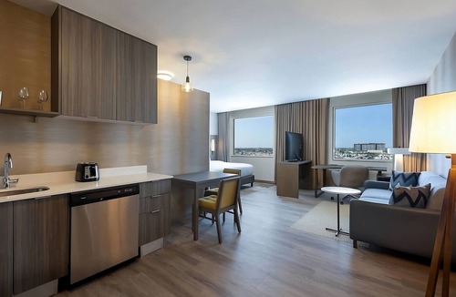 Xcumpich House | Best Value, Quality Stay! Free Breakfast and Parking, Pool, Pets Allowed