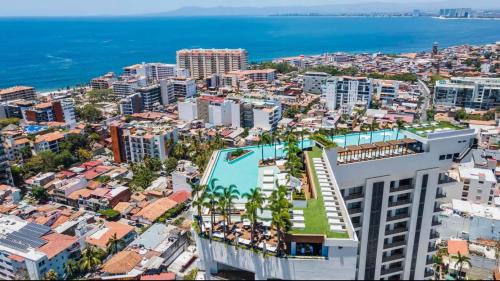 Alta Vista Apartment | BEST Views of PV-Banderas Bay from Rooftop Infinity Pool