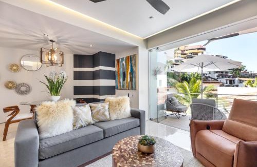 Alta Vista Apartment | BEST Views of PV-Banderas Bay from Rooftop Infinity Pool
