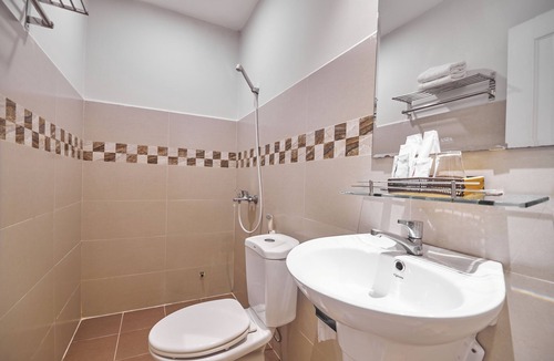 District 7 Hotel | Bin Bin Hotel 2 - Near Him Lam D7