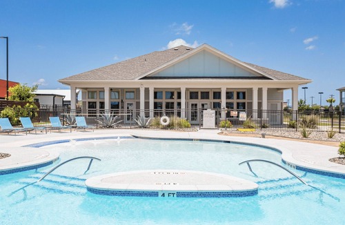 Edinburg Apartment | Blue Sky Suite. Comfort Pool Gym Gated Access