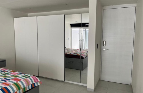 Guadalajara Apartment | Bonito espacio de habitación con terraza, cocina y baño privado en Oasis Malvas - World Cup visitors welcome!