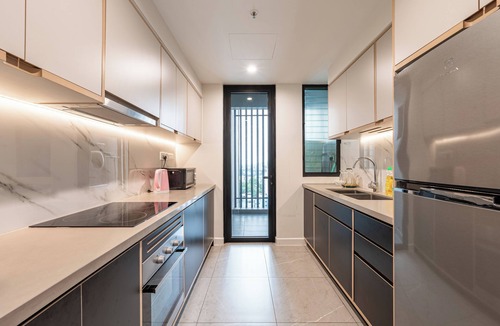 District 1 Apartment | Boutique 6 bedrooms Escape in Saigon Pool, Gym and Bathtub