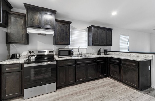 San Benito House | Brand New 3 bed house in central San Benito with AC, WiFi, and digital features