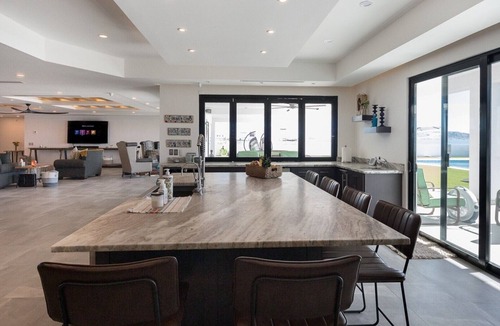 La Choya House | Brand New, Islas del Mar, Palacio de Sriracha