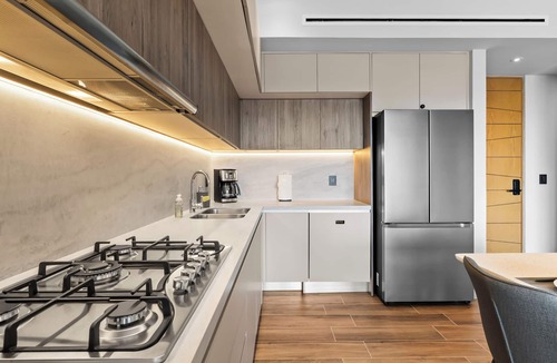 Diaz Ordaz Apartment | Brand-New Luxury at Valarte | Versailles Foodie District + Fast WiFi