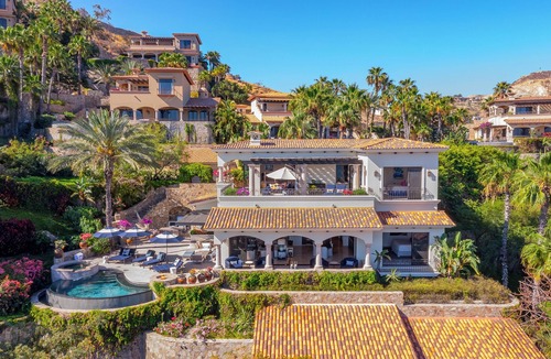 Palmilla Villa | Breathtaking Villa w/Chef, Butler, & Steps From Swimmable Beach in Del Mar