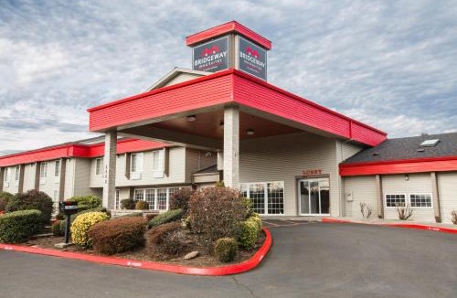 Wilkes East Hotel | Bridgeway Inn & Suites - Portland Airport
