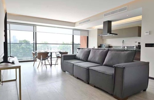Zona Minerva House | Bright 3BR | Pool, gym & city views