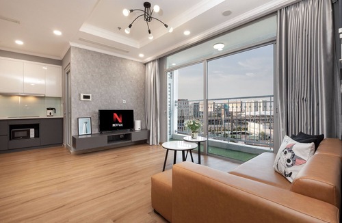 Hang Xanh Apartment | Bright, Modern 2br Apt next Landmark 81 Skycrapern