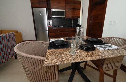Emiliano Zapata Apartment | Bright & Modern Studio/Walk to Rests Bars & Beach!