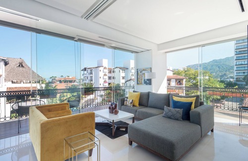 Romantic Zone Condo | Bright Pier57 Corner Unit Ocean View Romantic Zone