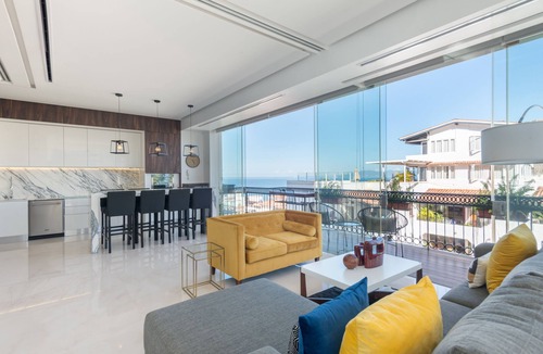 Romantic Zone Condo | Bright Pier57 Corner Unit Ocean View Romantic Zone