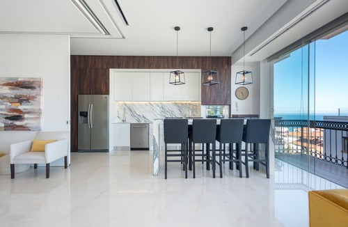 Romantic Zone Condo | Bright Pier57 Corner Unit Ocean View Romantic Zone