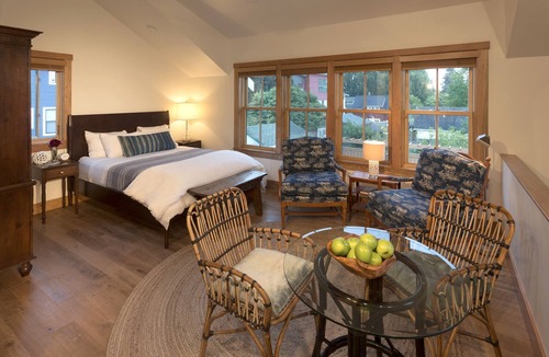 Seattle House | Bryant Cottage! Charming Cottage in Convenient Neighborhood. Near UW.