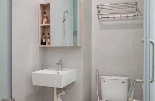 Tan Binh Apartment | Budget Chic Apt Near Airport