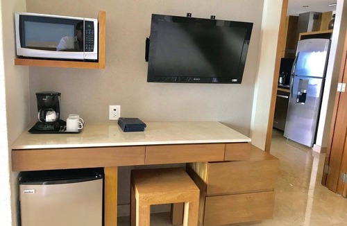 Lazaro Cardenas Hotel | Buganvilias Resort Vacation Club Suite Ambassador