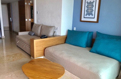 Lazaro Cardenas Hotel | Buganvilias Resort Vacation Club Suite Ambassador