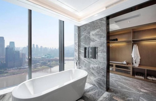 Yuzhong Hotel | C Plaza Hotel CQ Jiefangbei Hongya Cave
