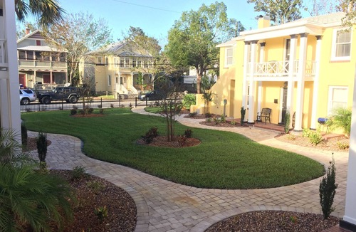 Downtown Historic District Apartment | C7 Perfect location in city center, near beaches, private patio, free parking!