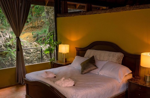 Monterrey Cabin | Cabañas Cascada del Barro